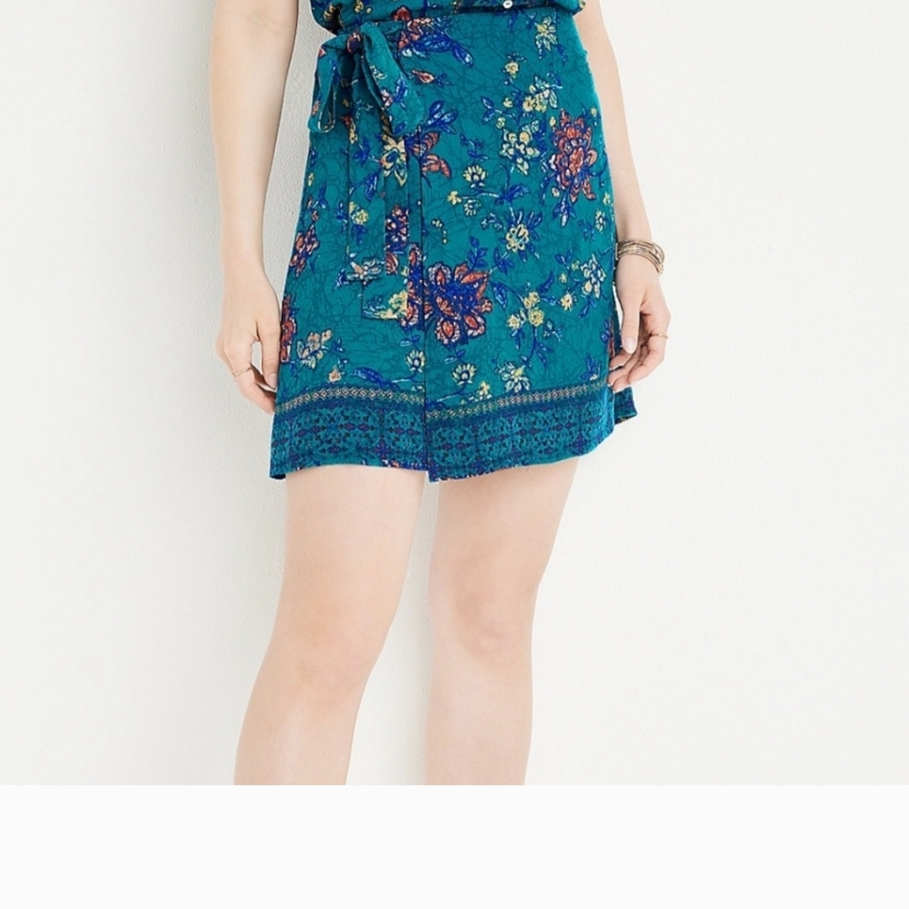 Maurice's Floral Wrap skirt Size Medium NWT